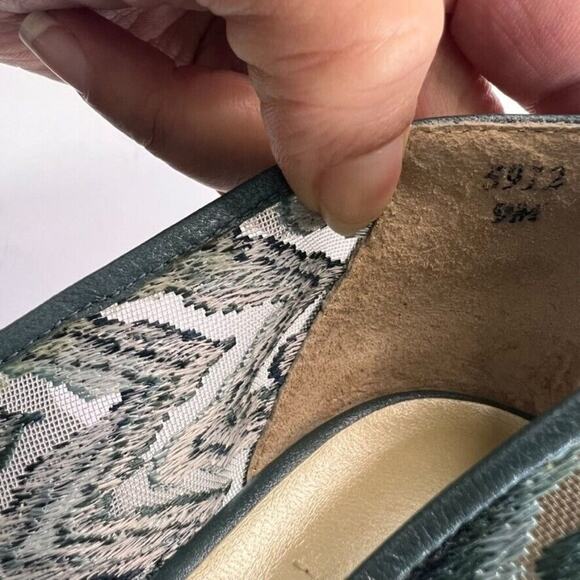 J. Renee Shoe Womens 9 M Heel Pump Blue Chevron Pattern Pointed Toe Leather Upp - Picture 10 of 12